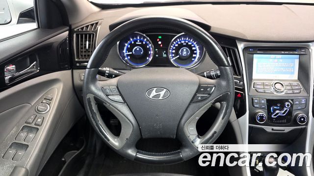 Hyundai Sonata 2010 — photo 13