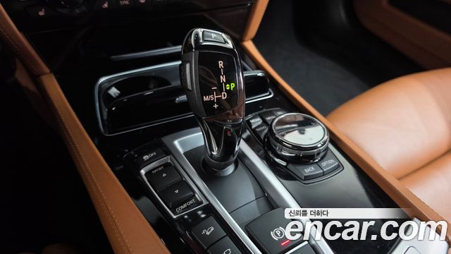 BMW 7-Series 2015 — photo 9