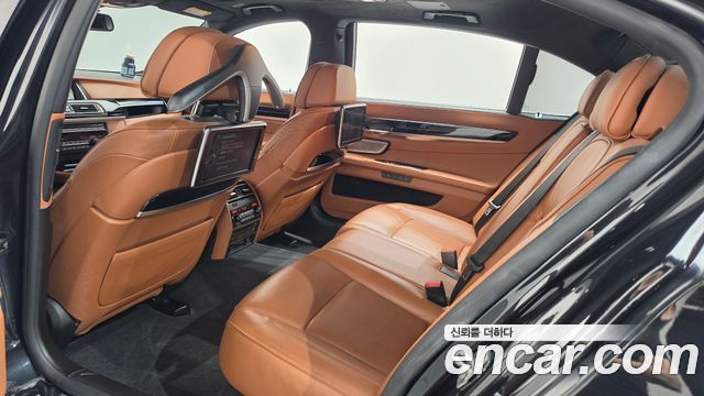 BMW 7-Series 2015 — photo 12