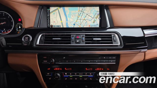 BMW 7-Series 2015 — photo 14