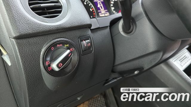Volkswagen Tiguan 2015 — photo 17