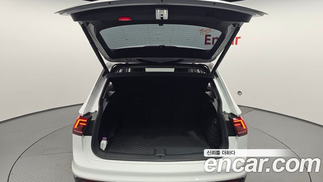 Volkswagen Tiguan 2020 — photo 26