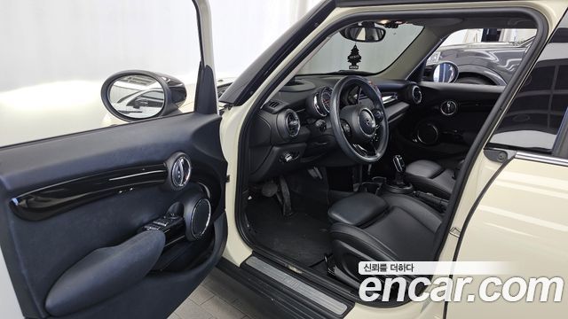 Mini Cooper 2020 — photo 13