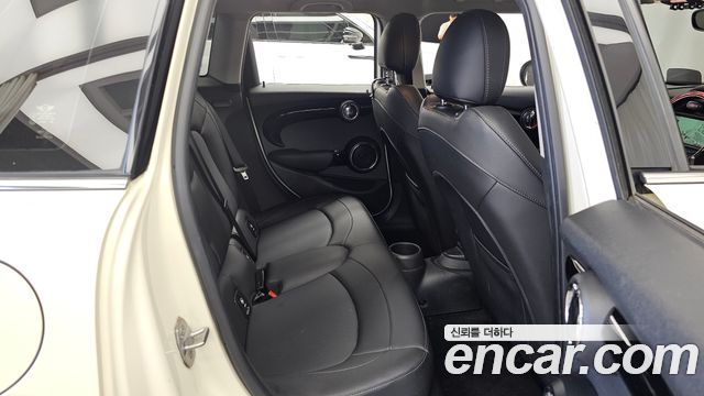 Mini Cooper 2020 — photo 18
