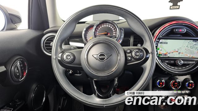 Mini Cooper 2020 — photo 19