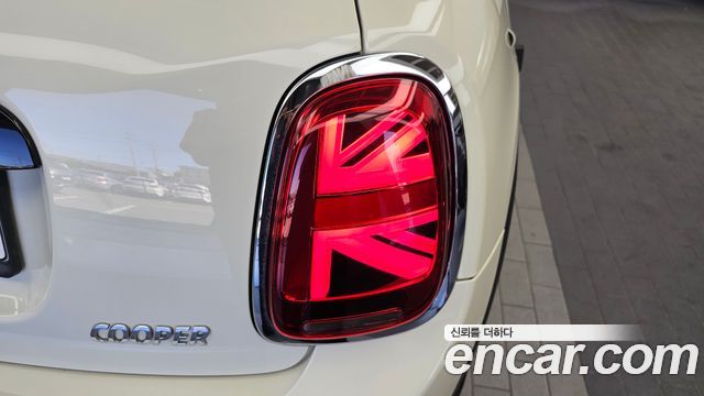 Mini Cooper 2020 — photo 9