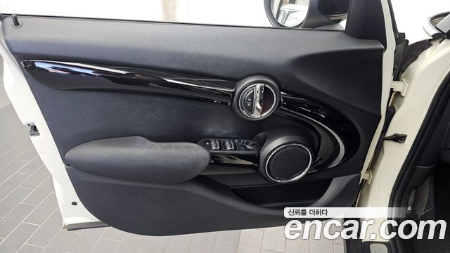 Mini Cooper 2020 — photo 14