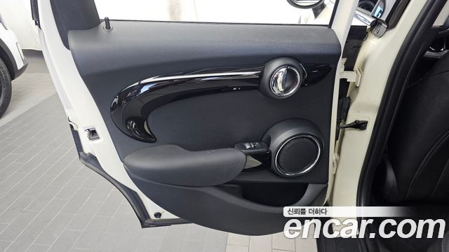 Mini Cooper 2020 — photo 15