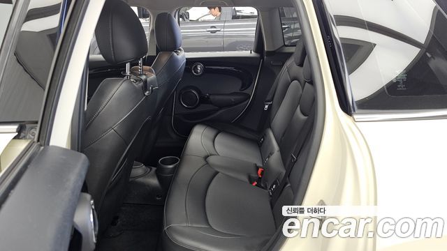 Mini Cooper 2020 — photo 16