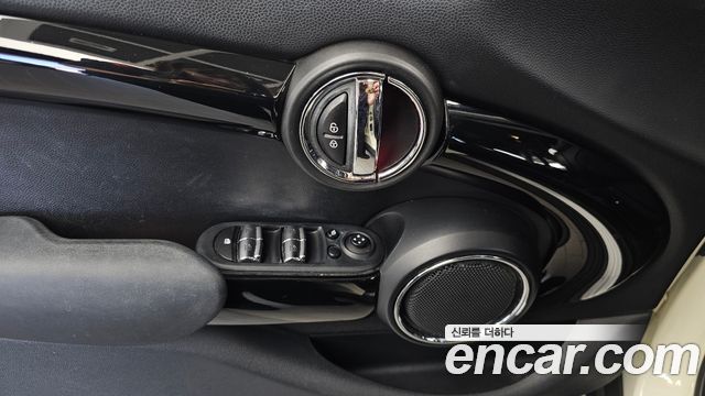 Mini Cooper 2020 — photo 29