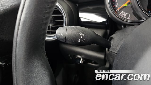 Mini Cooper 2020 — photo 32