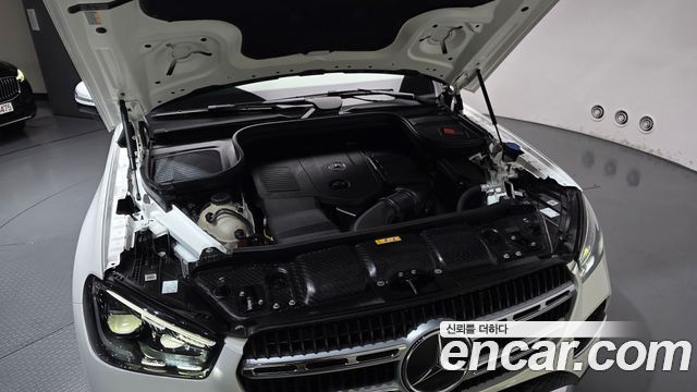 Mercedes-Benz GLE-Class 2025 — photo 6