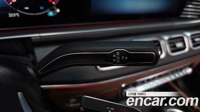 Mercedes-Benz GLE-Class 2025 — photo 12