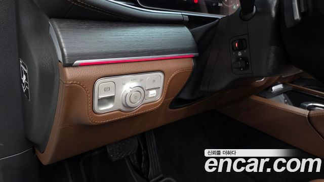 Mercedes-Benz GLE-Class 2025 — photo 30