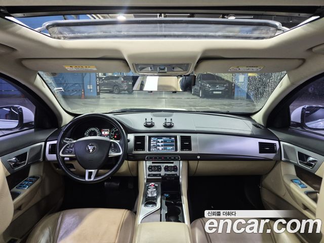 Jaguar XF 2015 — photo 10