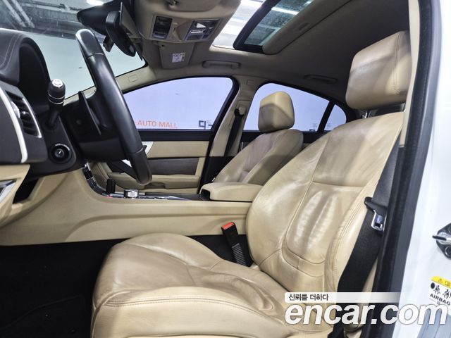 Jaguar XF 2015 — photo 11