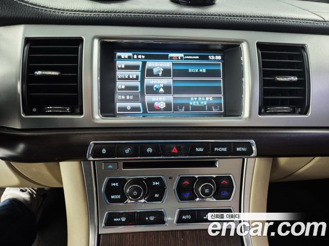 Jaguar XF 2015 — photo 14