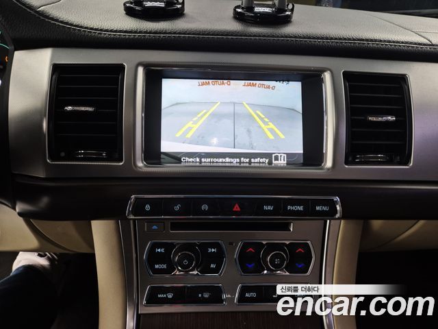 Jaguar XF 2015 — photo 15