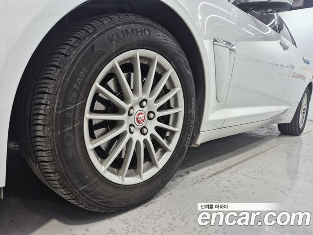 Jaguar XF 2015 — photo 20