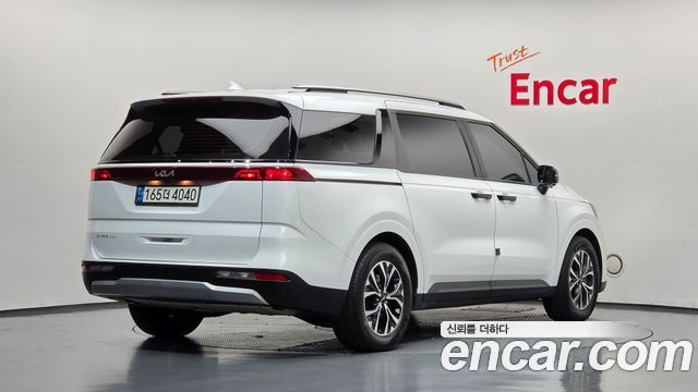 Kia Canival 2023 — photo 2