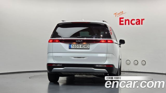 Kia Canival 2023 — photo 4