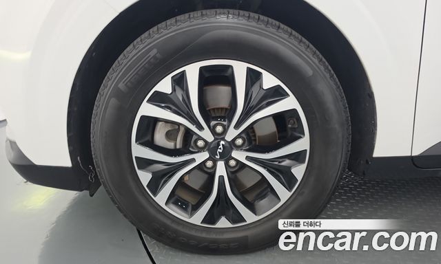 Kia Canival 2023 — photo 5