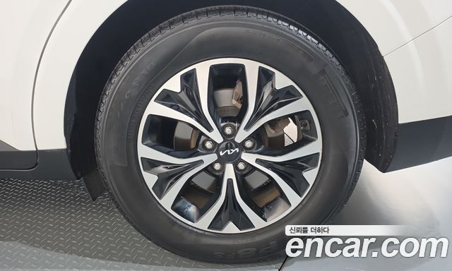 Kia Canival 2023 — photo 7