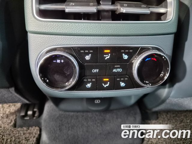 Genesis GV70 2022 — photo 18