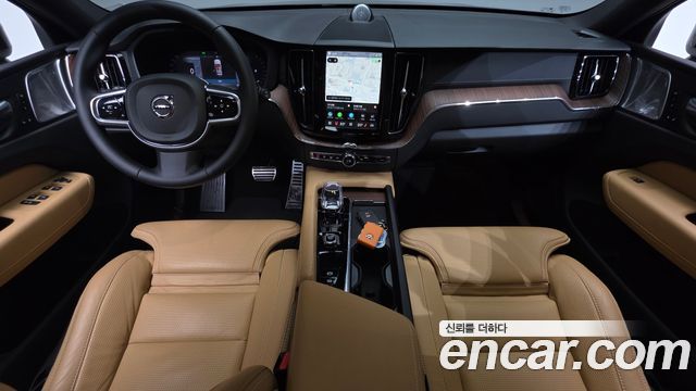 Volvo XC60 2025 — photo 10