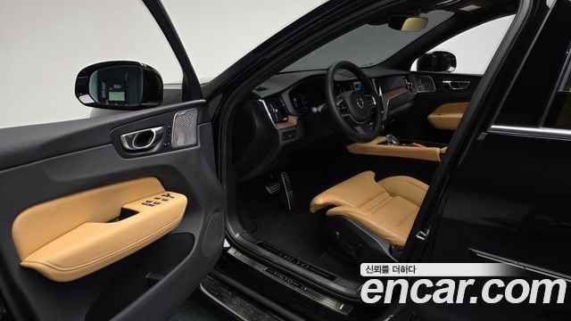 Volvo XC60 2025 — photo 13