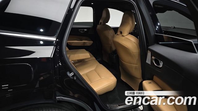 Volvo XC60 2025 — photo 18
