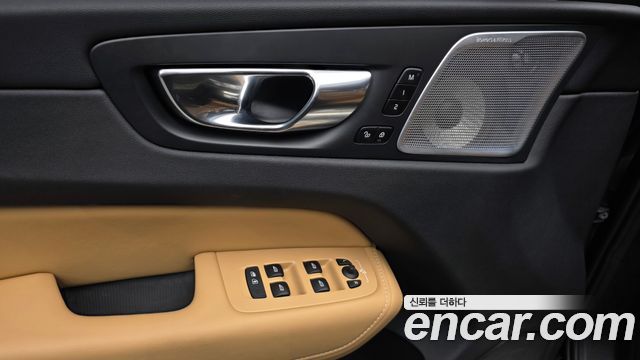 Volvo XC60 2025 — photo 24