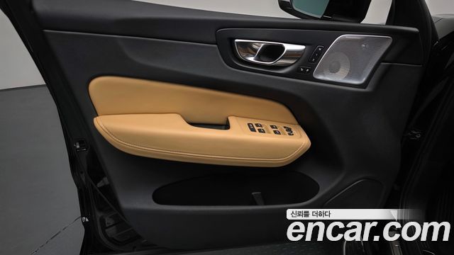 Volvo XC60 2025 — photo 14