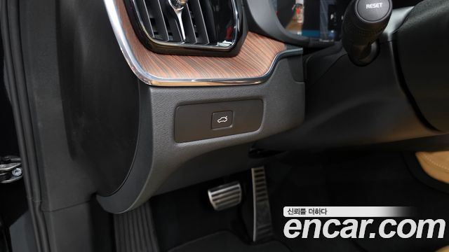 Volvo XC60 2025 — photo 31