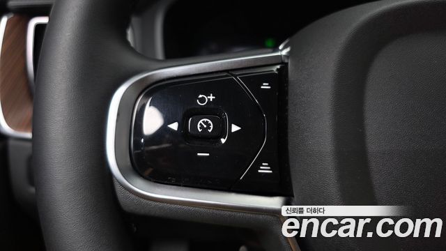 Volvo XC60 2025 — photo 32