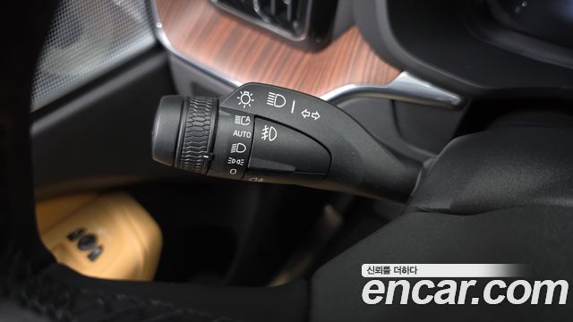 Volvo XC60 2025 — photo 33