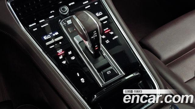 Porsche Panamera 2020 — photo 9