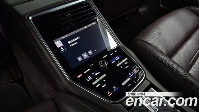 Porsche Panamera 2020 — photo 19