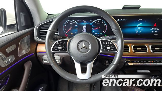 Mercedes-Benz GLE-Class 2019 — photo 19