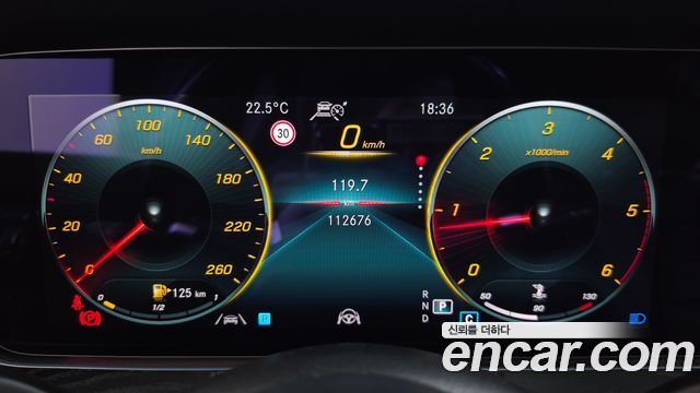 Mercedes-Benz E-Class 2021 — photo 11