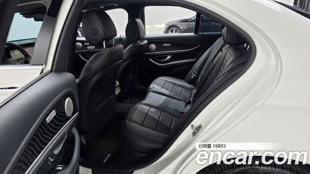 Mercedes-Benz E-Class 2021 — photo 17