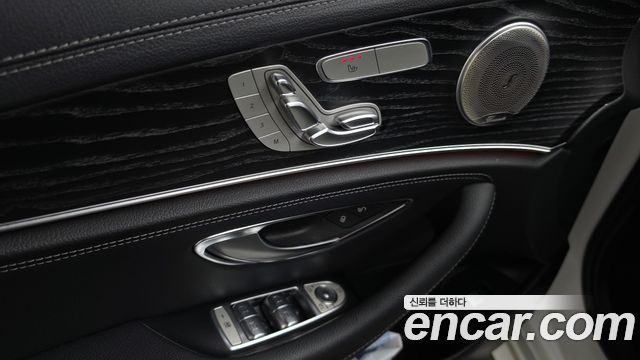 Mercedes-Benz E-Class 2021 — photo 24