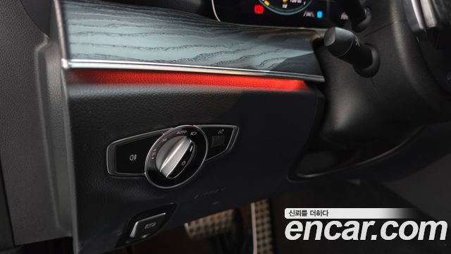 Mercedes-Benz E-Class 2021 — photo 26
