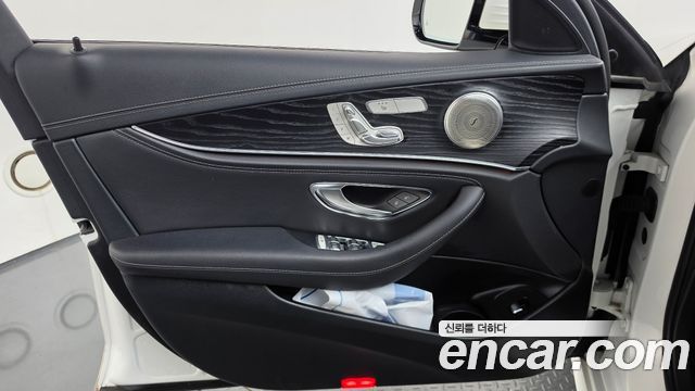 Mercedes-Benz E-Class 2021 — photo 14