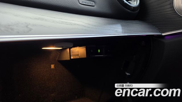 Mercedes-Benz E-Class 2021 — photo 28