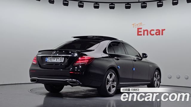 Mercedes-Benz E-Class 2017 — photo 2