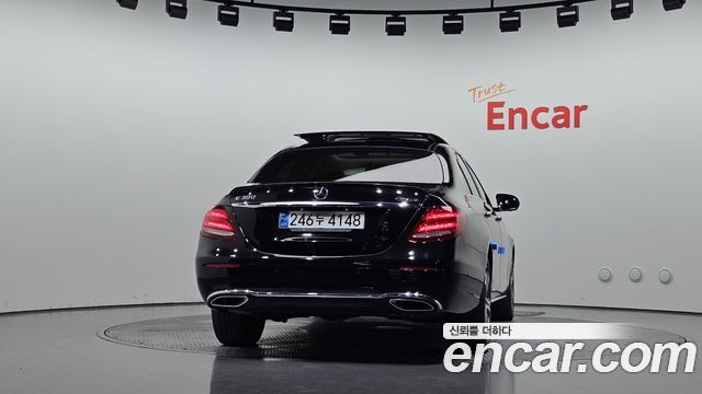 Mercedes-Benz E-Class 2017 — photo 4