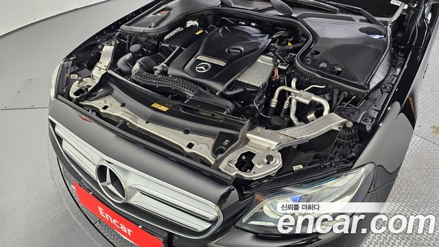 Mercedes-Benz E-Class 2017 — photo 6