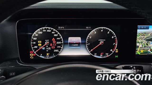 Mercedes-Benz E-Class 2017 — photo 11