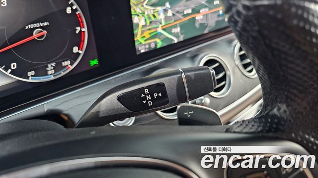 Mercedes-Benz E-Class 2017 — photo 12